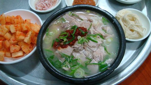 Du lịch Hàn Quốc - Thưởng thức món canh Dwaeji Gukbap